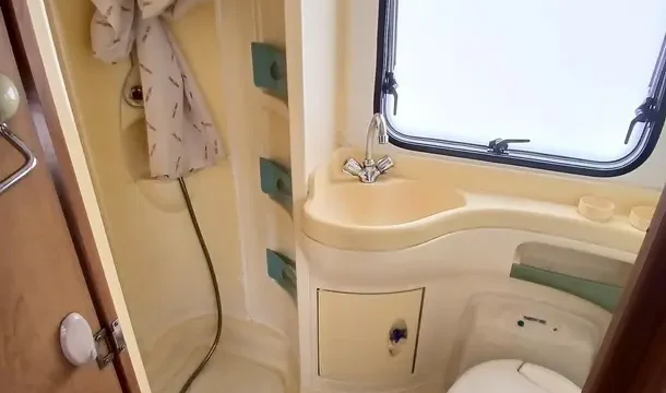 Aluguer Autocaravana Capucino 6L – 11