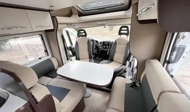 Aluguer Autocaravana Perfilada 5L (05)