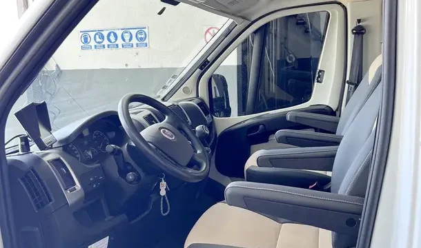 Aluguer Autocaravana Perfilada 5L (09)