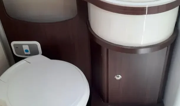 Aluguer Autocaravana Perfilada 5L (12)