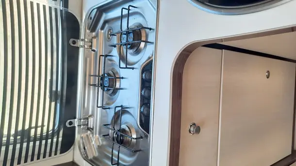 Aluguer Autocaravana Perfilada 5L (13)